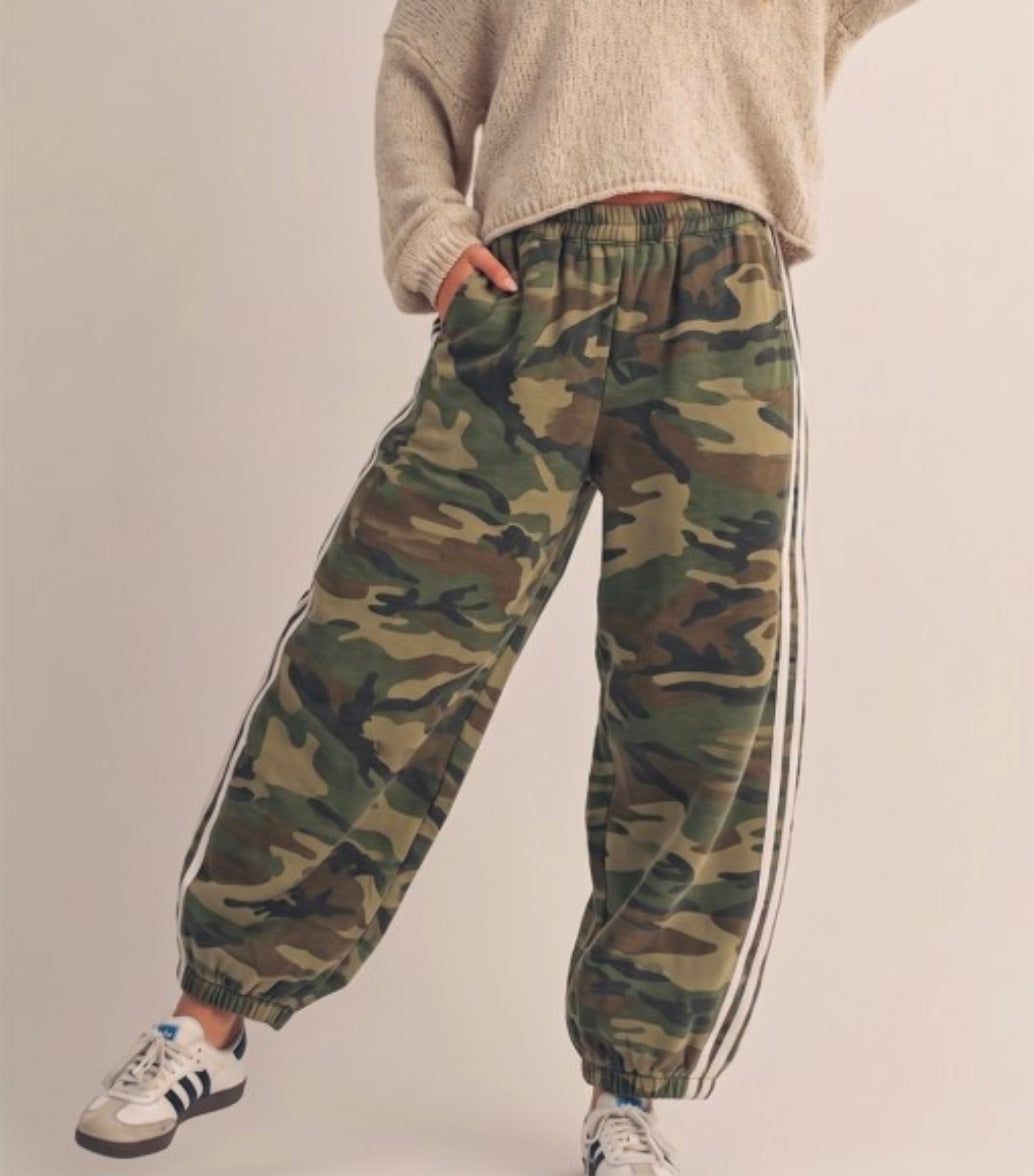 CAMO WITH STRIPS JOGGERS