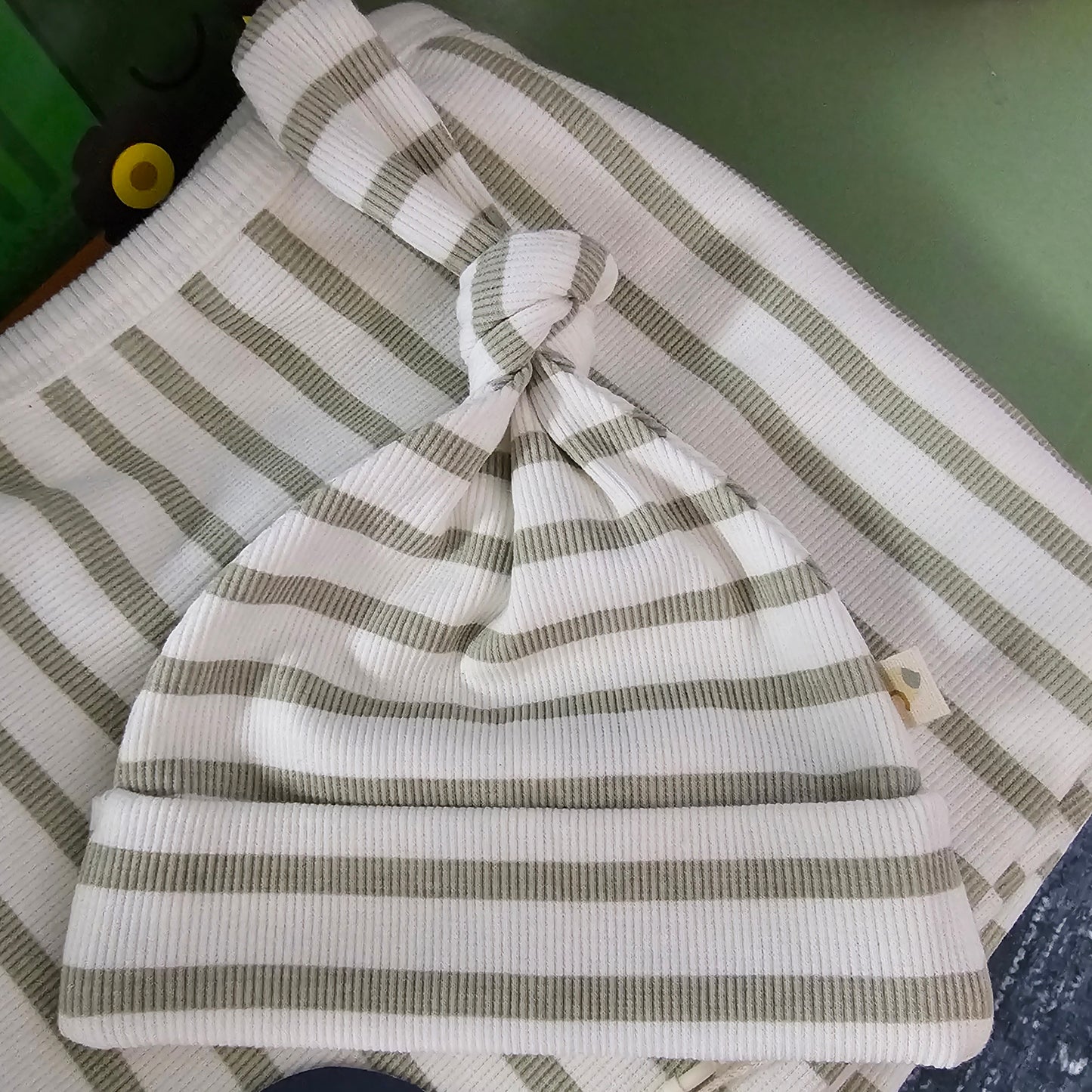 STRIPED SWADDLE/CAP